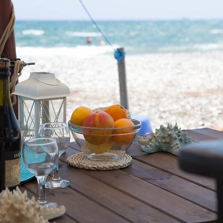 Aquarian Beachfront Apartment Larnaca Exterior foto