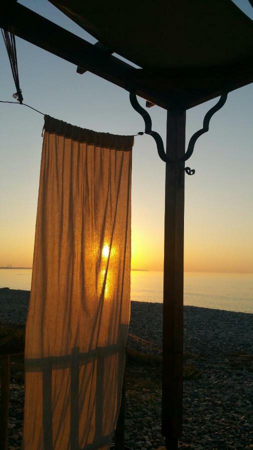 Aquarian Beachfront Apartment Larnaca Exterior foto